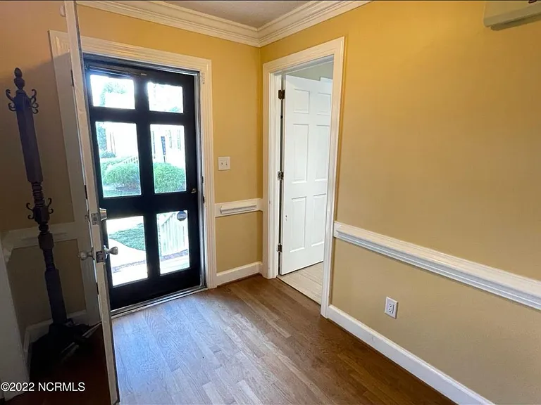 210 Hawthorne Ln W #5A — Photo 13
