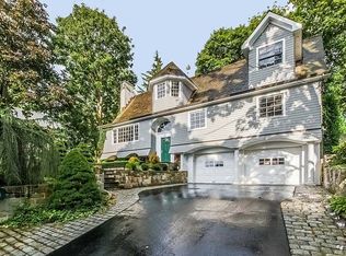 8 Milton Pl, Norwalk, CT 06853