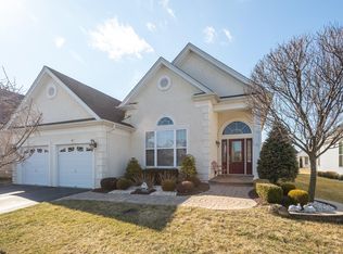 8 Riviera Dr, Monroe Township, NJ 08831