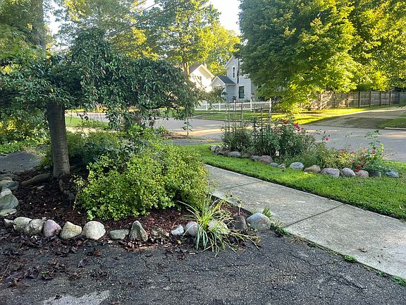 4th image of 130 S Concord St