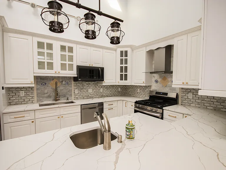 21 Silber Ave — Photo 3
