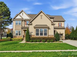 301 Pecan Ridge Ct, Matthews, NC 28104