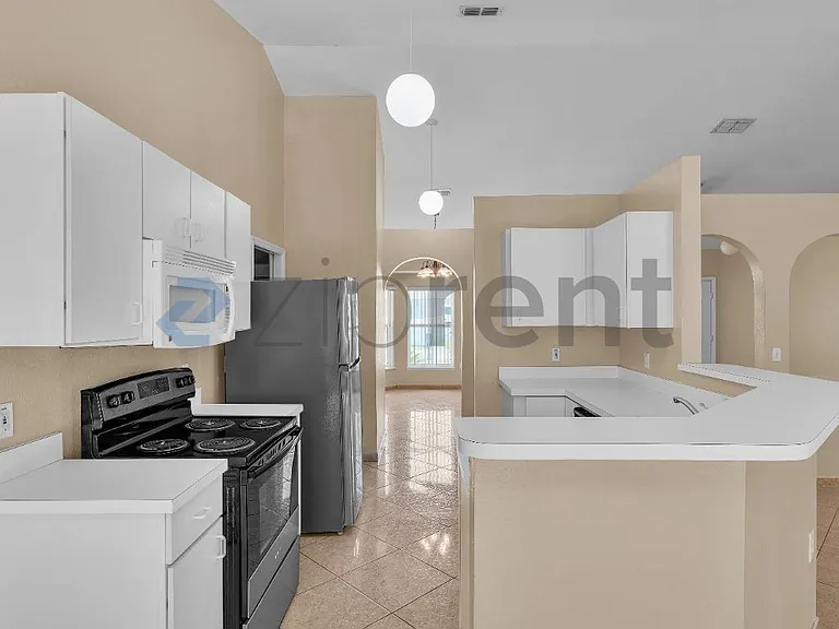 228 Grifford Dr — Photo 7