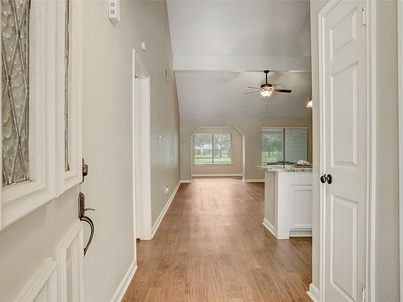 3rd image of 686 W Country Grove Cir