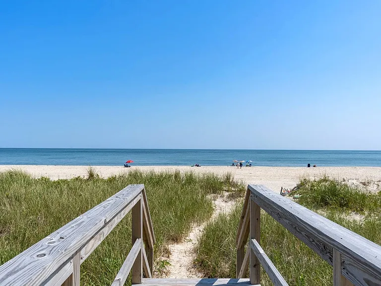 829 Dune Rd — Photo 24