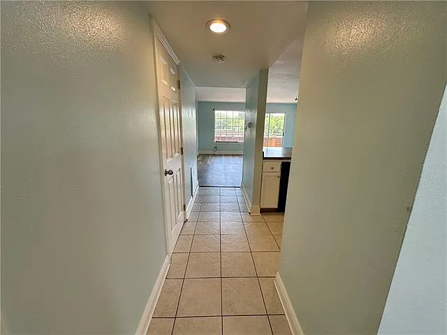 13 Lake Breeze Dr — Photo 6
