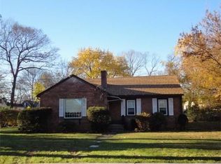 32 Franconia St, Springfield, MA 01108