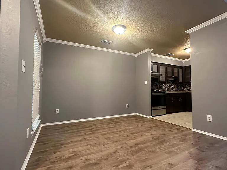 568 Hollow Wood Rd — Photo 3