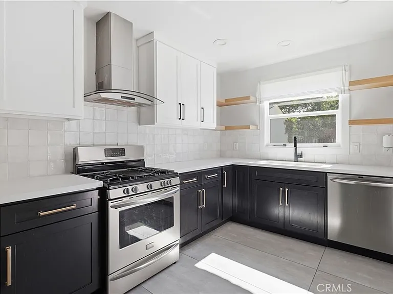 2311 Valencia St — Photo 9