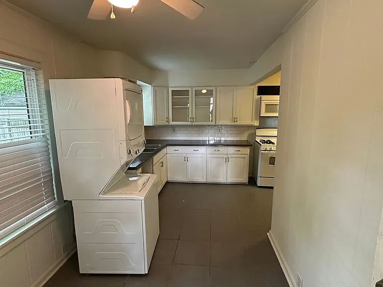 2888 Midland Ave — Photo 5