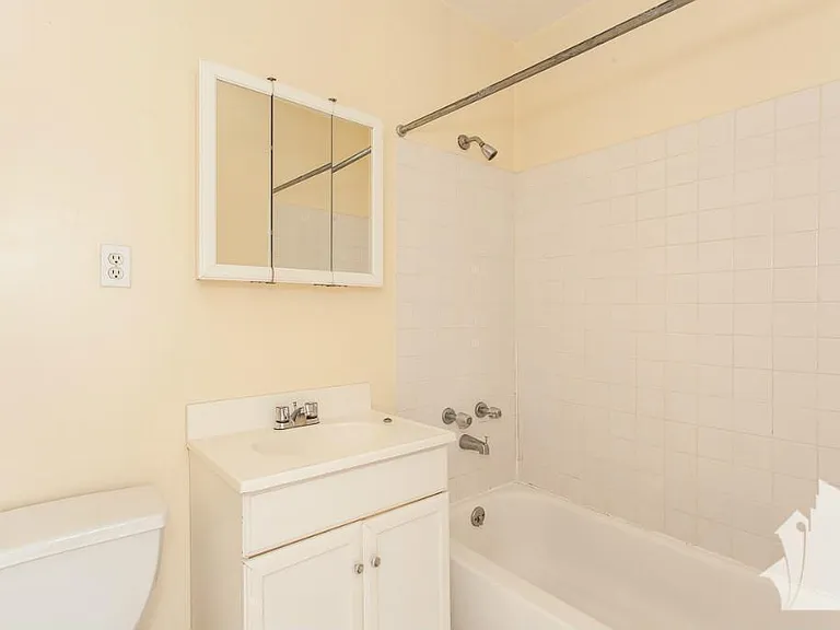 1103 W Wellington Ave #G — Photo 5