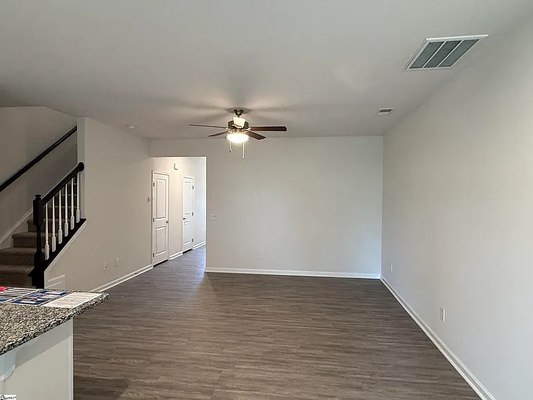 219 Hipps Crossing Dr — Photo 7