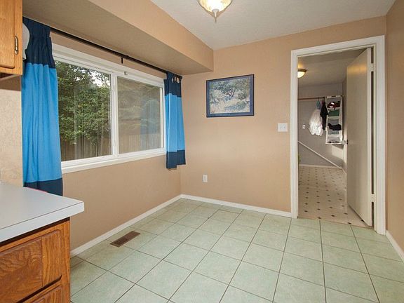 4th image of 11913 27th Ct NE