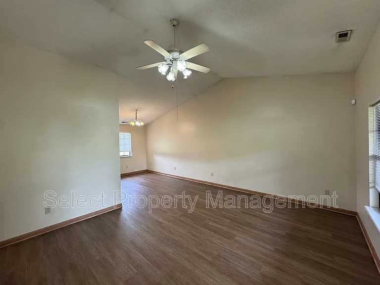 8422 Lionsgate Run — Photo 2