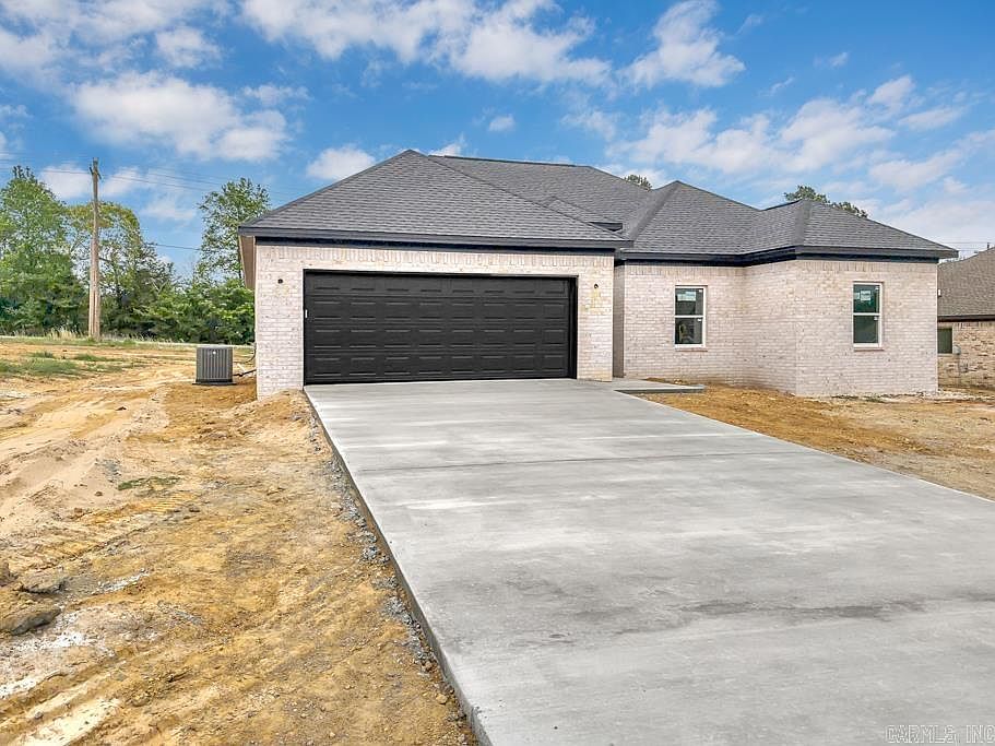 1st image of 6 Ricky Ln