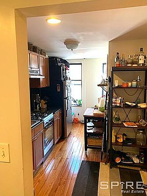 4th image of 129 E 7th St #2