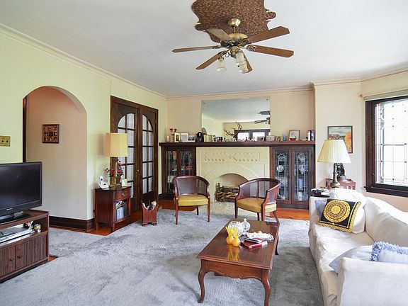 3rd image of 3040 N Kolmar Ave
