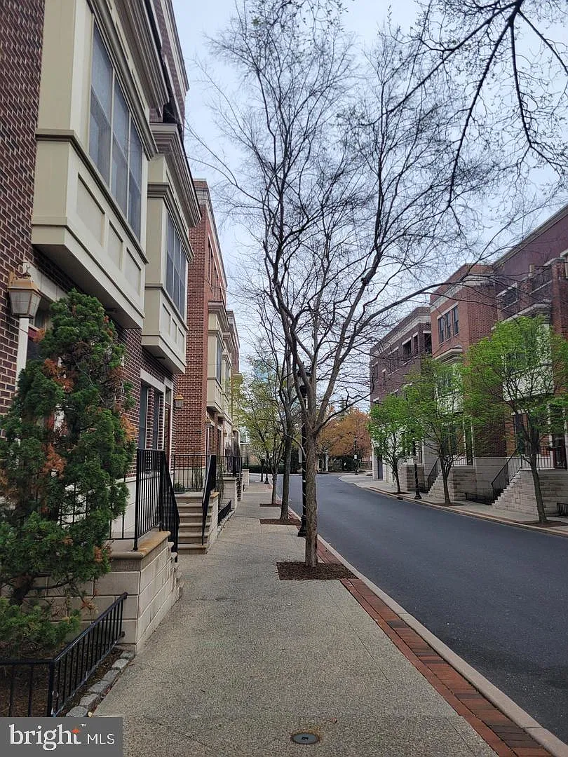 2 bed, 2.0 bath, 1283 sqft, $3,500 — Photo 4