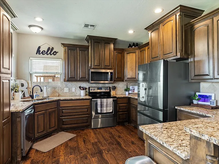 8398 SW Sun Valley Dr — Photo 11