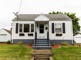 91 Country Club Dr, Warwick, RI 02888