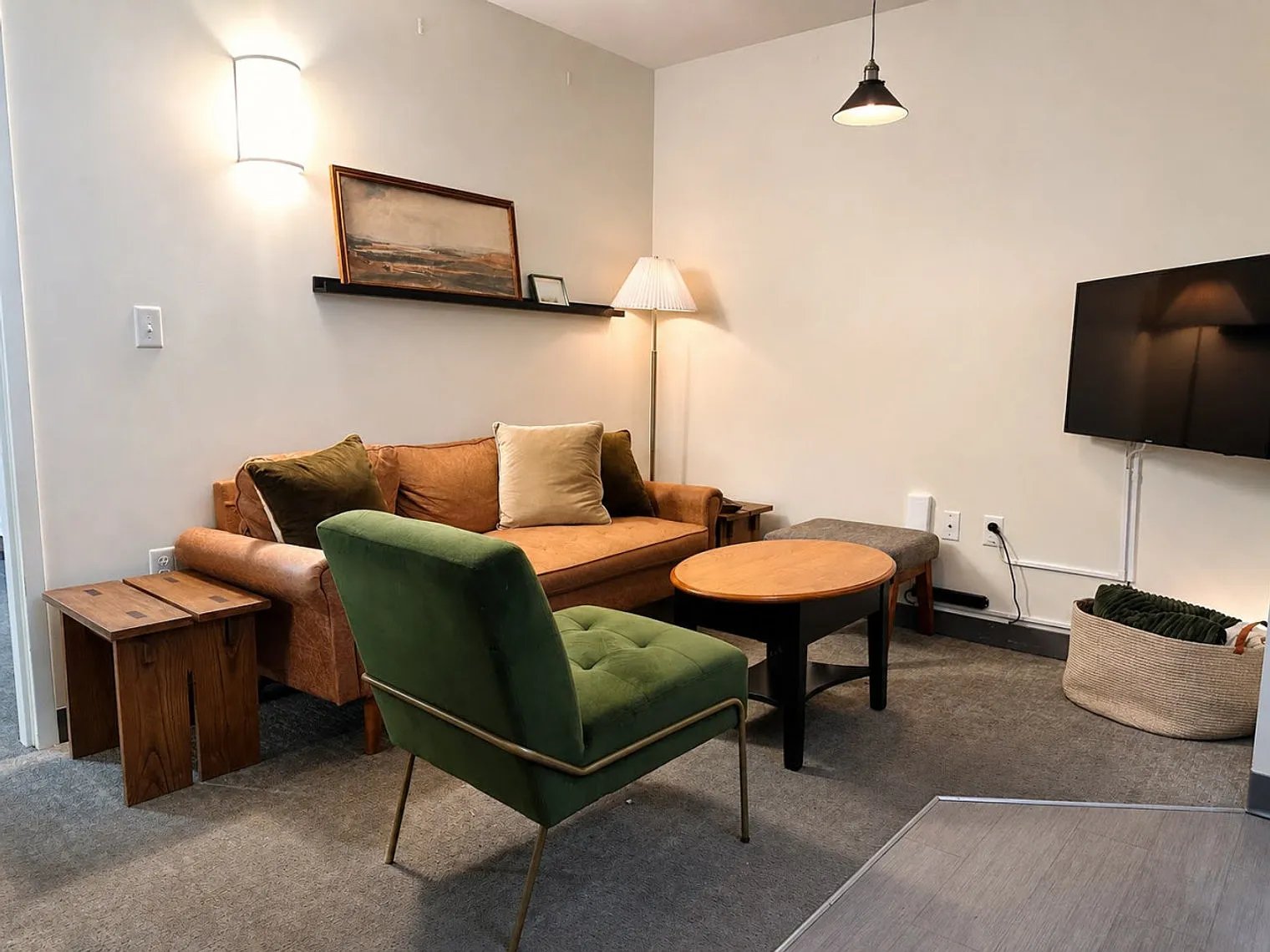 2 bed, 1.0 bath, 731 sqft, $2,916 — Photo 1
