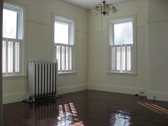 3rd image of 196 Water St