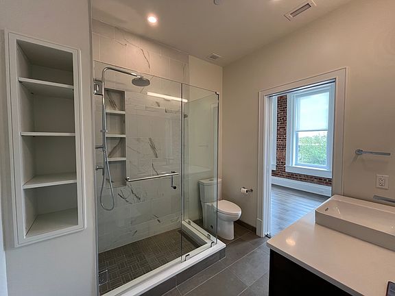 3rd image of 17 Palafox Pl #201