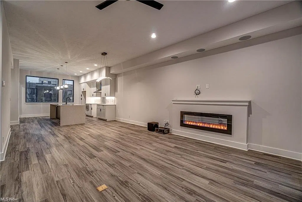 3 bed, 4.5 bath, $4,500 — Photo 4