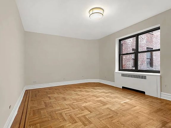 3rd image of 110 Bennett Ave APT 4G
