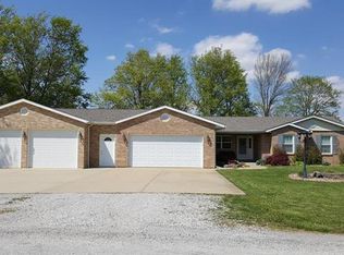 12919 Maple St, Highland, IL 62249