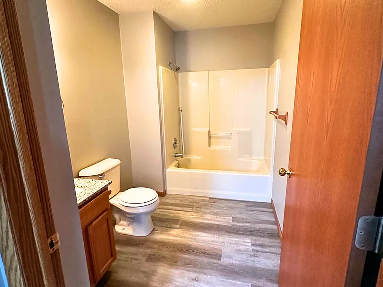856 Kari Dr — Photo 2