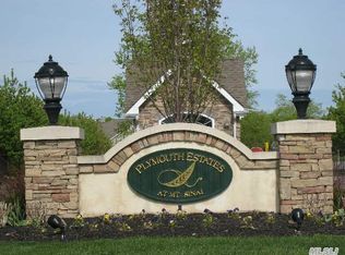 74 Pond Cir, Mount Sinai, NY 11766