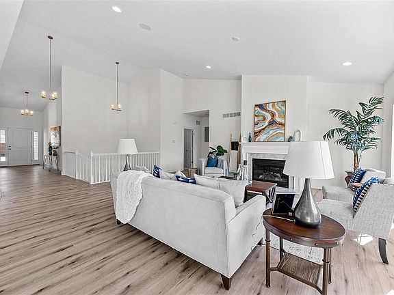 4th image of 359 Kreder Ridge Cir