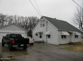 305 N Gordon St, Pinckneyville, IL 62274
