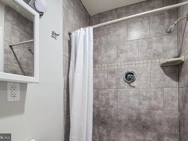 2408 W Thompson St #1 — Photo 16