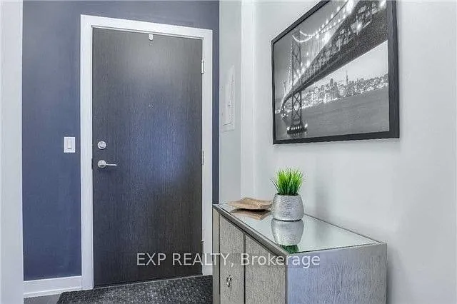 6 Parkwood Ave #201 — Photo 4