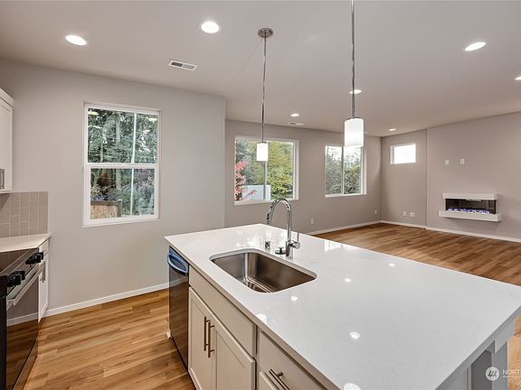 5th image of 7753 Picasso Circle NE