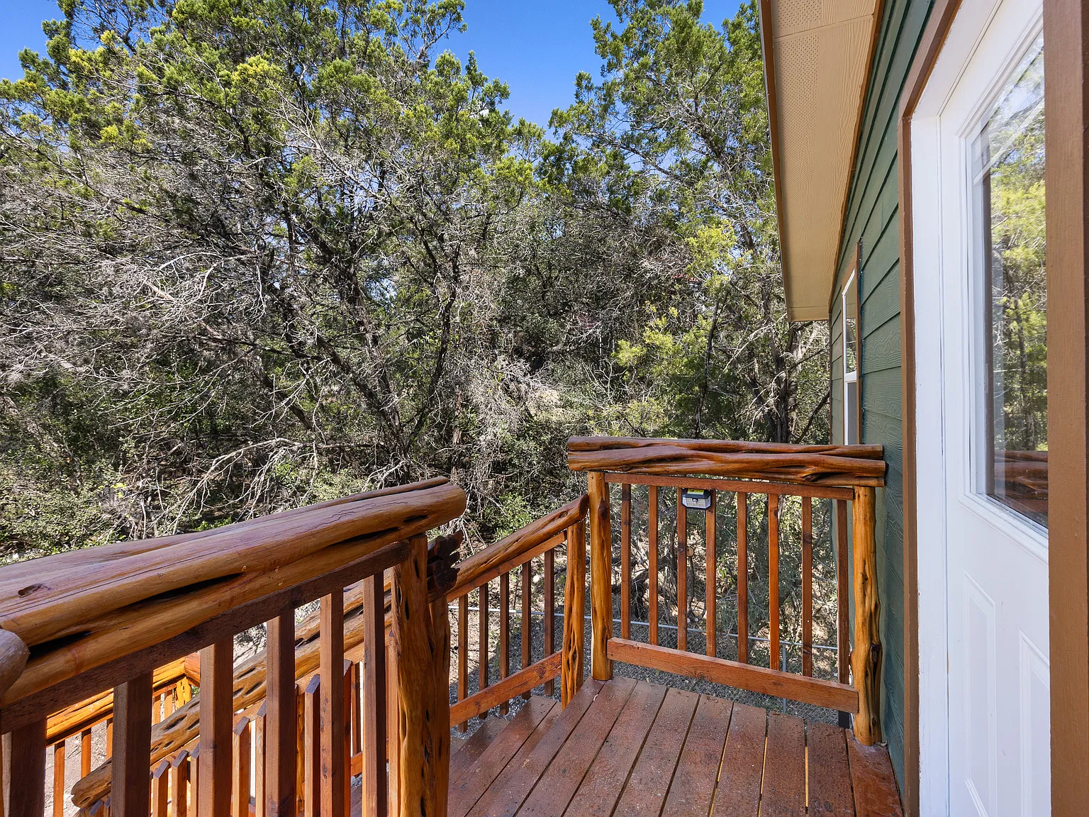 3 bed, 860 sqft, $2,600 — Photo 3