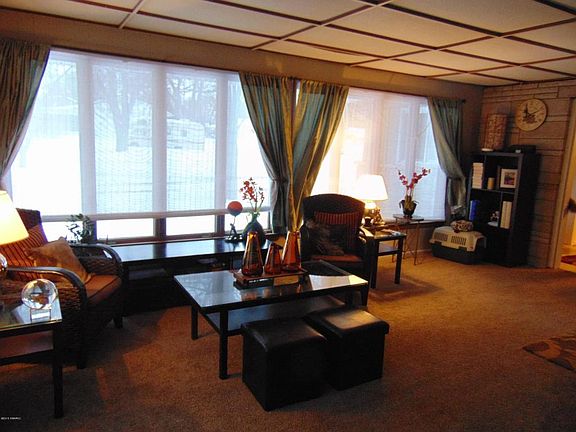 5th image of 301 S Nursery St