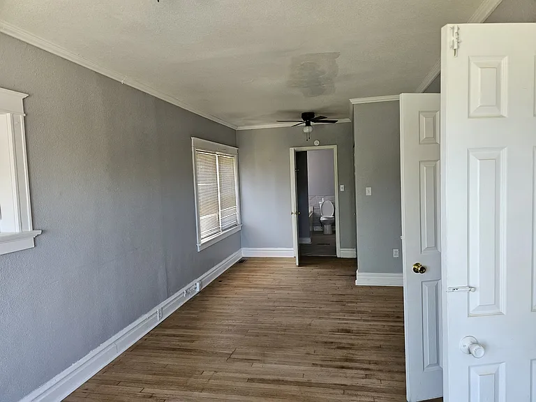 8523 Drury Ln — Photo 3