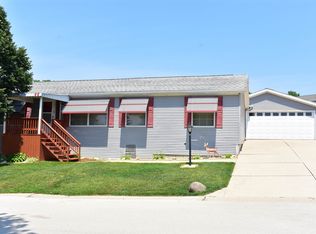8415 Tamarack Dr, Machesney Park, IL 61115
