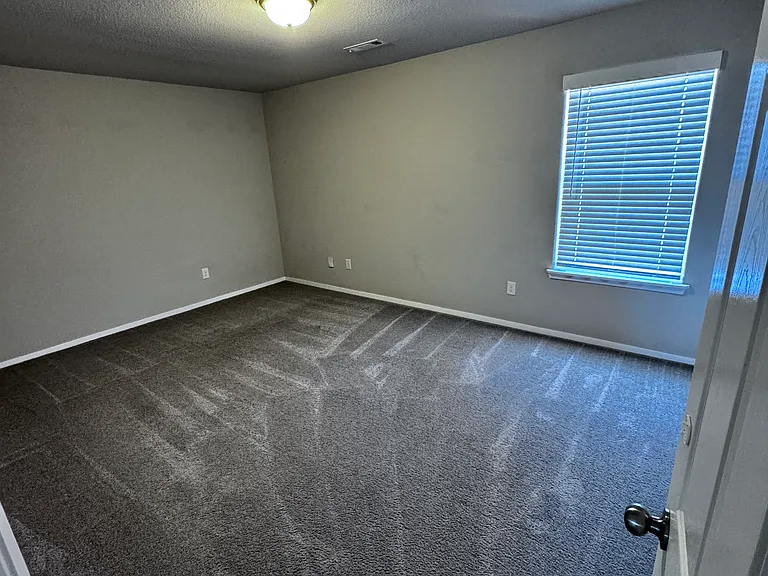 603 Woodcreek Loop — Photo 13