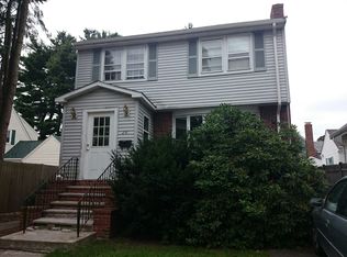 28 Kingsland Rd, West Roxbury, MA 02132