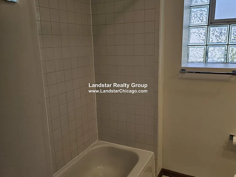 1427 N Wood St #2F — Photo 7