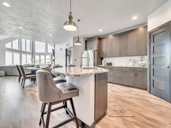 580 Linden Dr #403, Arnolds Park, IA 51331