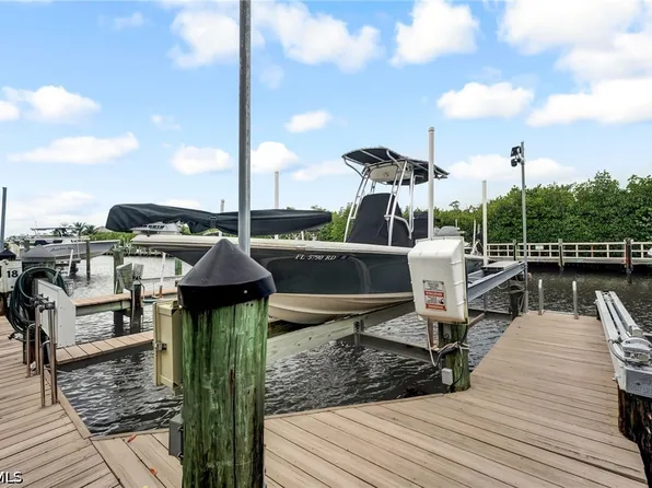 15600 Catalpa Cove Dr, Fort Myers, FL 33908