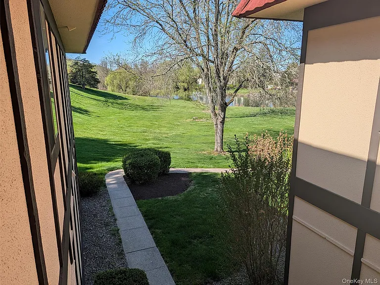 9 Loudon Dr #6 — Photo 3