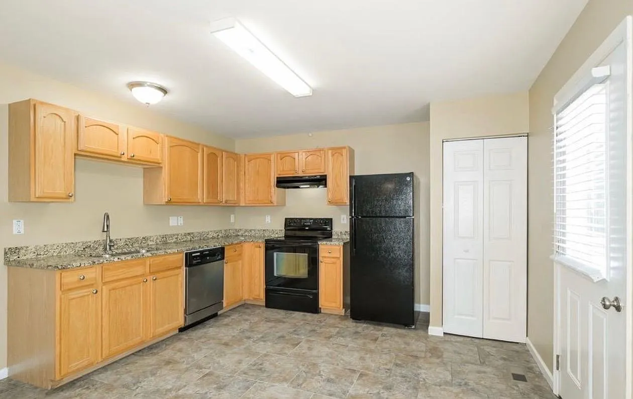 3 bed, 1298 sqft, $1,880 — Photo 4