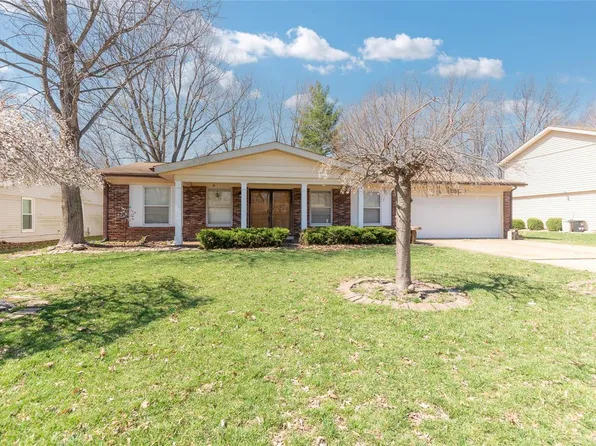 3209 Seven Pines Dr, Belleville, IL 62221