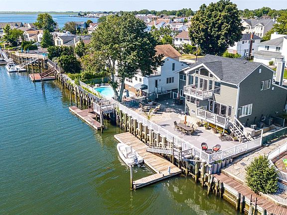 5th image of 2883 Bay Dr